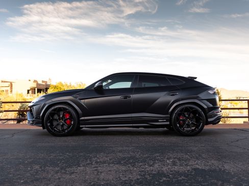 Used 2024 Lamborghini Urus Performante AWD/4WD image 10