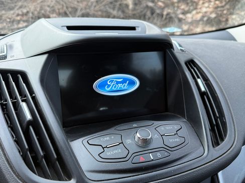 Used 2016 Ford Escape SE w/ Equipment Group 201A image 2