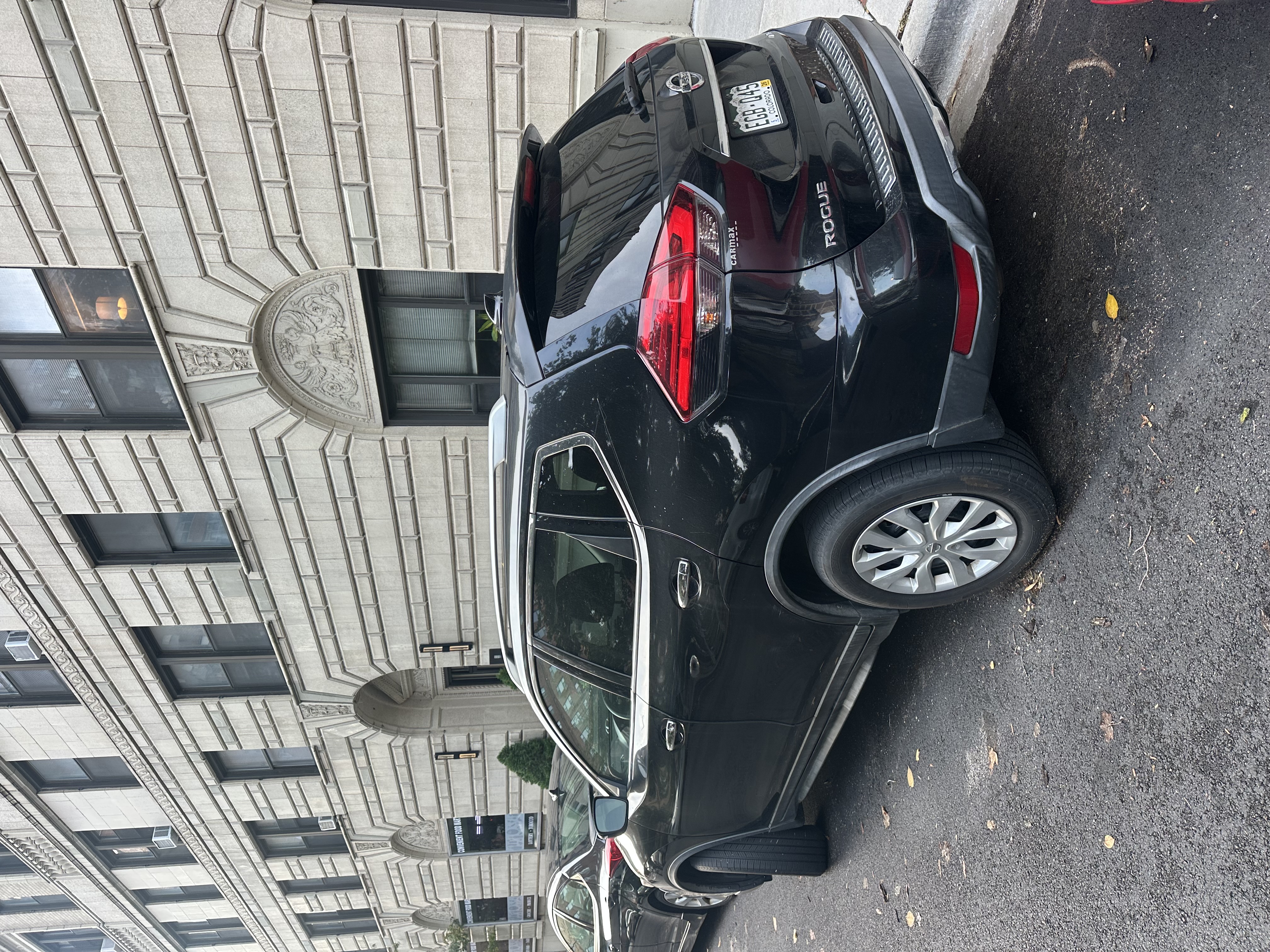 Used 2017 Nissan Rogue S w/ S Appearance Package AWD/4WD image 3