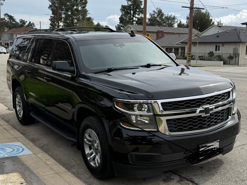 Used 2020 Chevrolet Suburban LT image 1