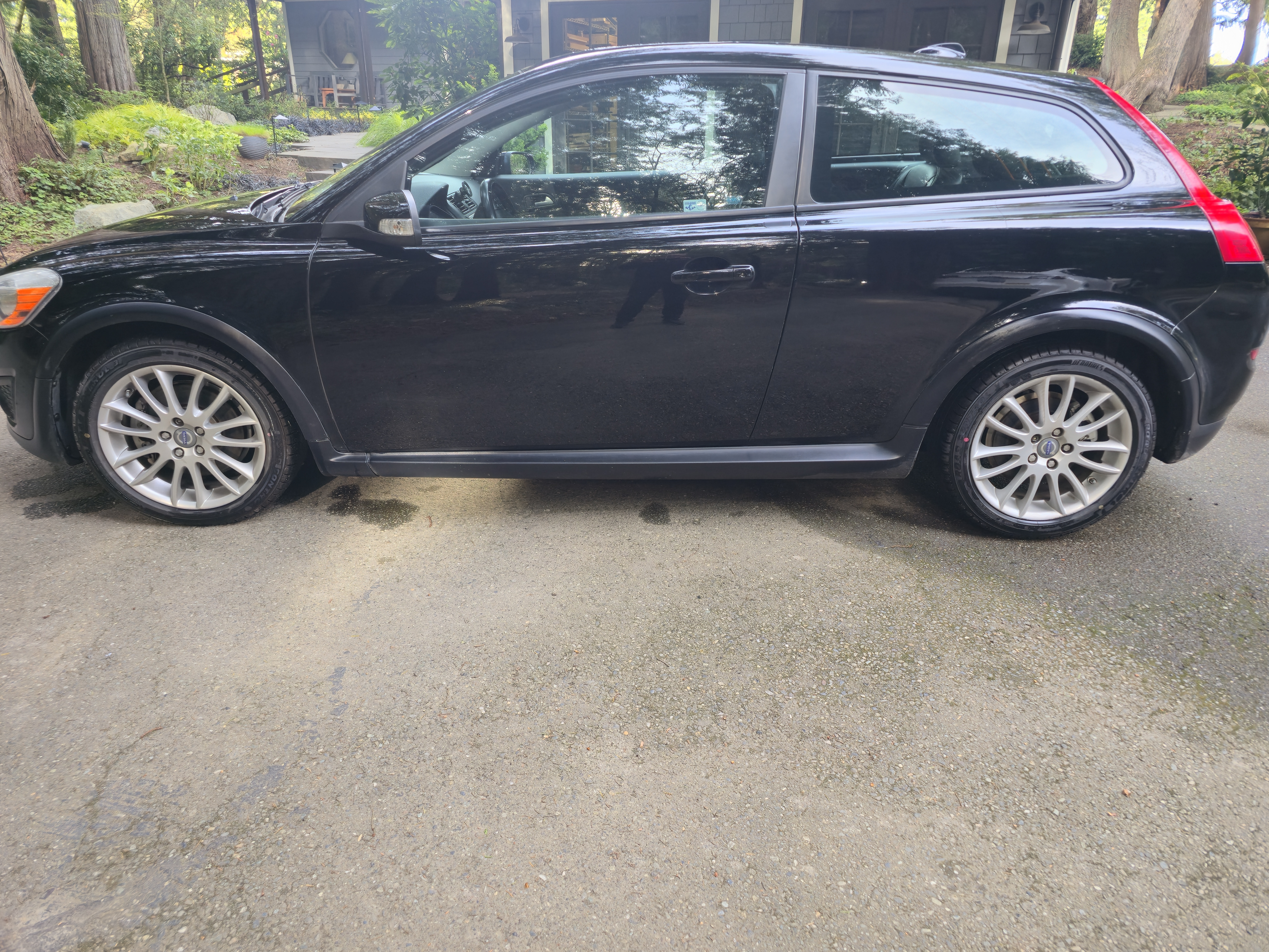 Used 2011 Volvo C30 T5 w/ Preferred Pkg FWD image 4