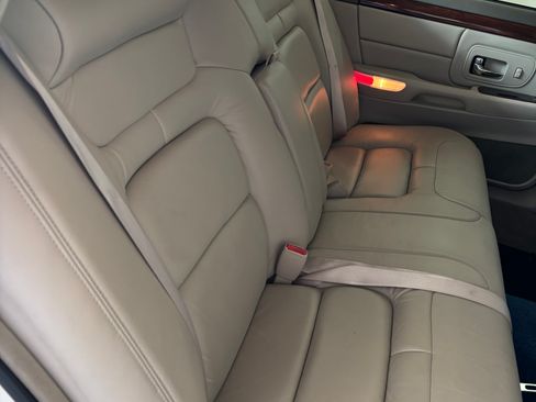 Used 1999 Cadillac De Ville w/ Comfort/Convenience Pkg FWD image 2