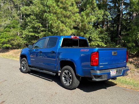 Used 2022 Chevrolet Colorado Z71 w/ Safety Package AWD/4WD image 10
