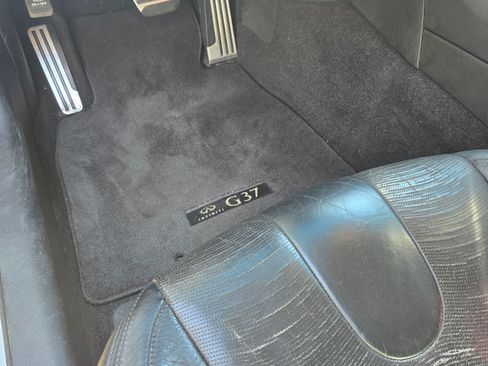 Used 2013 INFINITI G37 Sport w/ Premium Pkg image 16