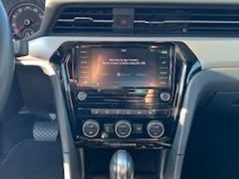 Used 2020 Volkswagen Passat 2.0T SE image 12