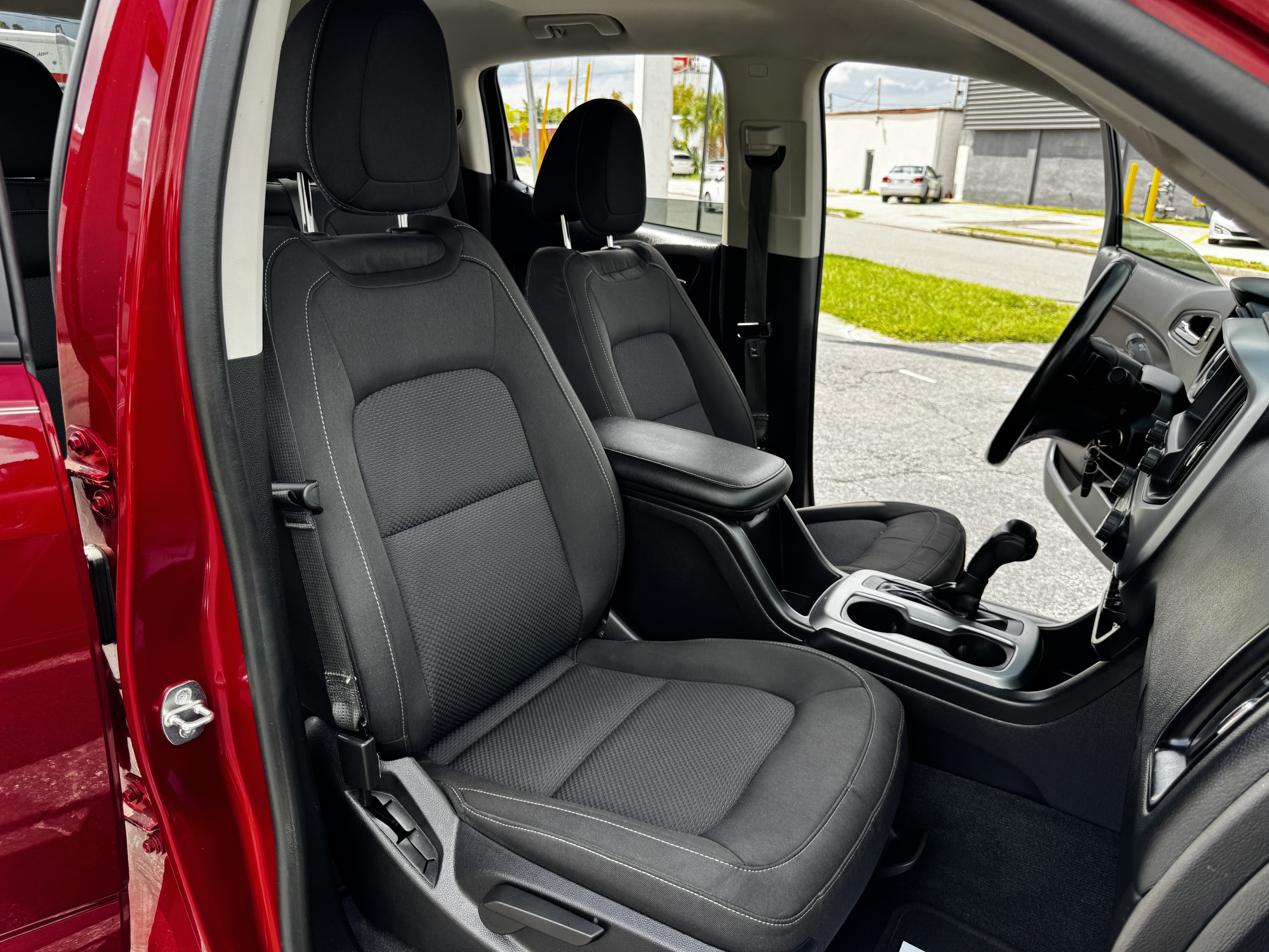 Used 2021 Chevrolet Colorado LT w/ Safety Package RWD image 16