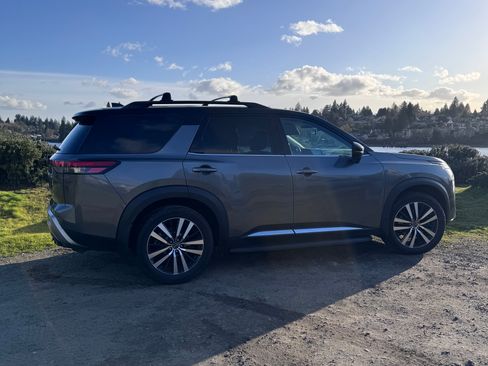 Used 2023 Nissan Pathfinder Platinum w/ Lighting Package (N93) image 10