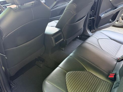 Used 2018 Toyota Camry SE FWD image 15