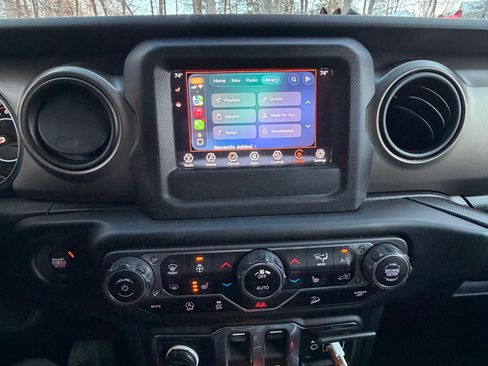 Used 2020 Jeep Wrangler Sport image 14