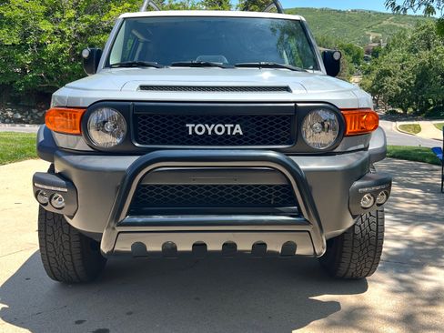 Used 2014 Toyota FJ Cruiser 4WD image 2