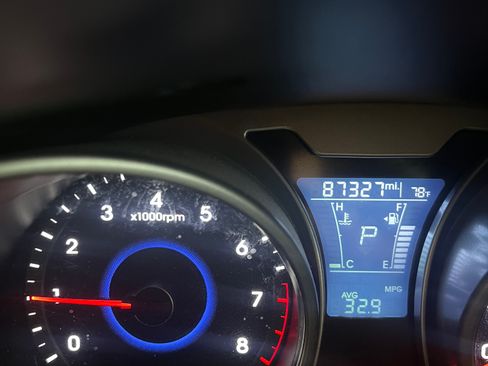 Used 2017 Hyundai Veloster image 2