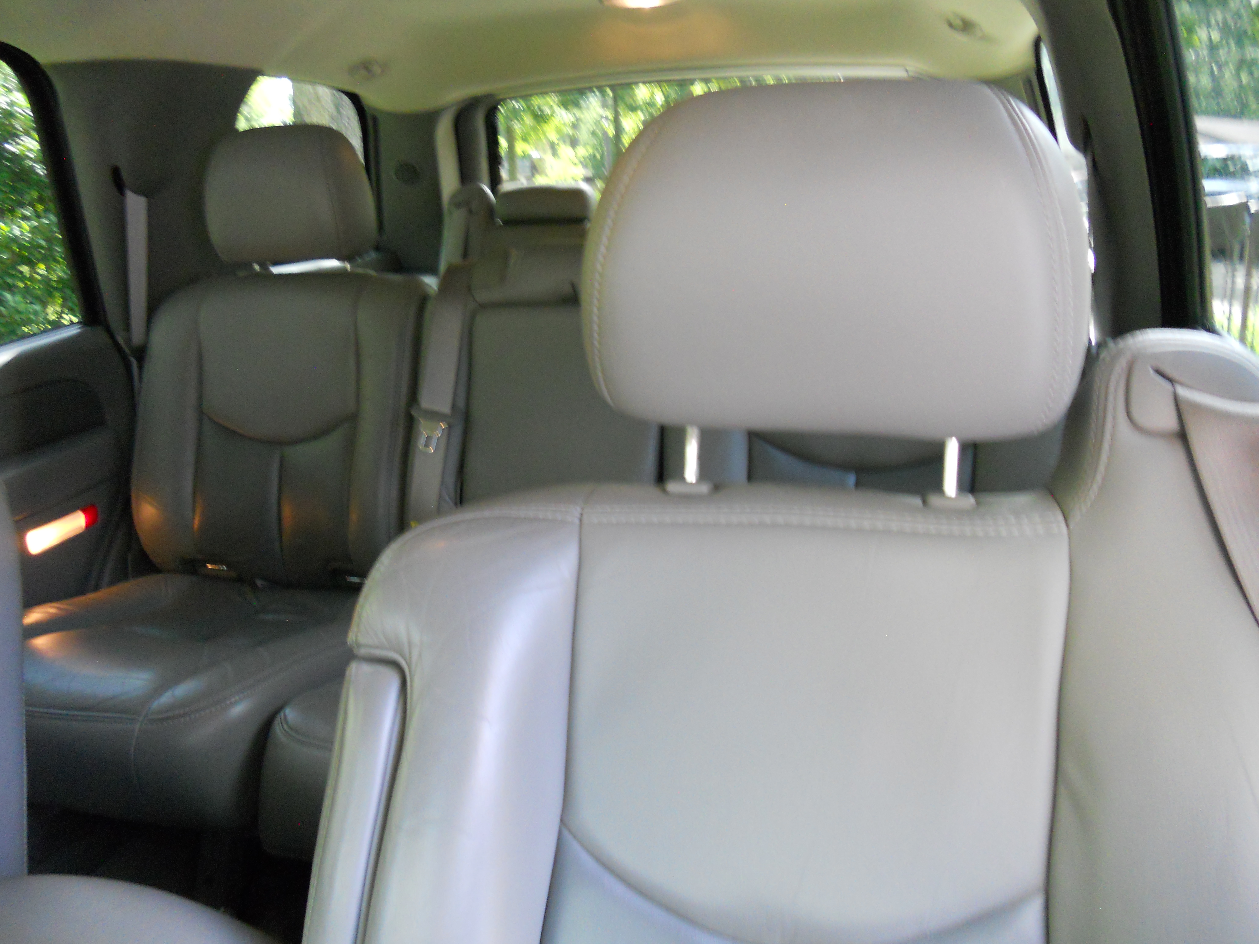 Used 2003 GMC Yukon Denali AWD/4WD image 16