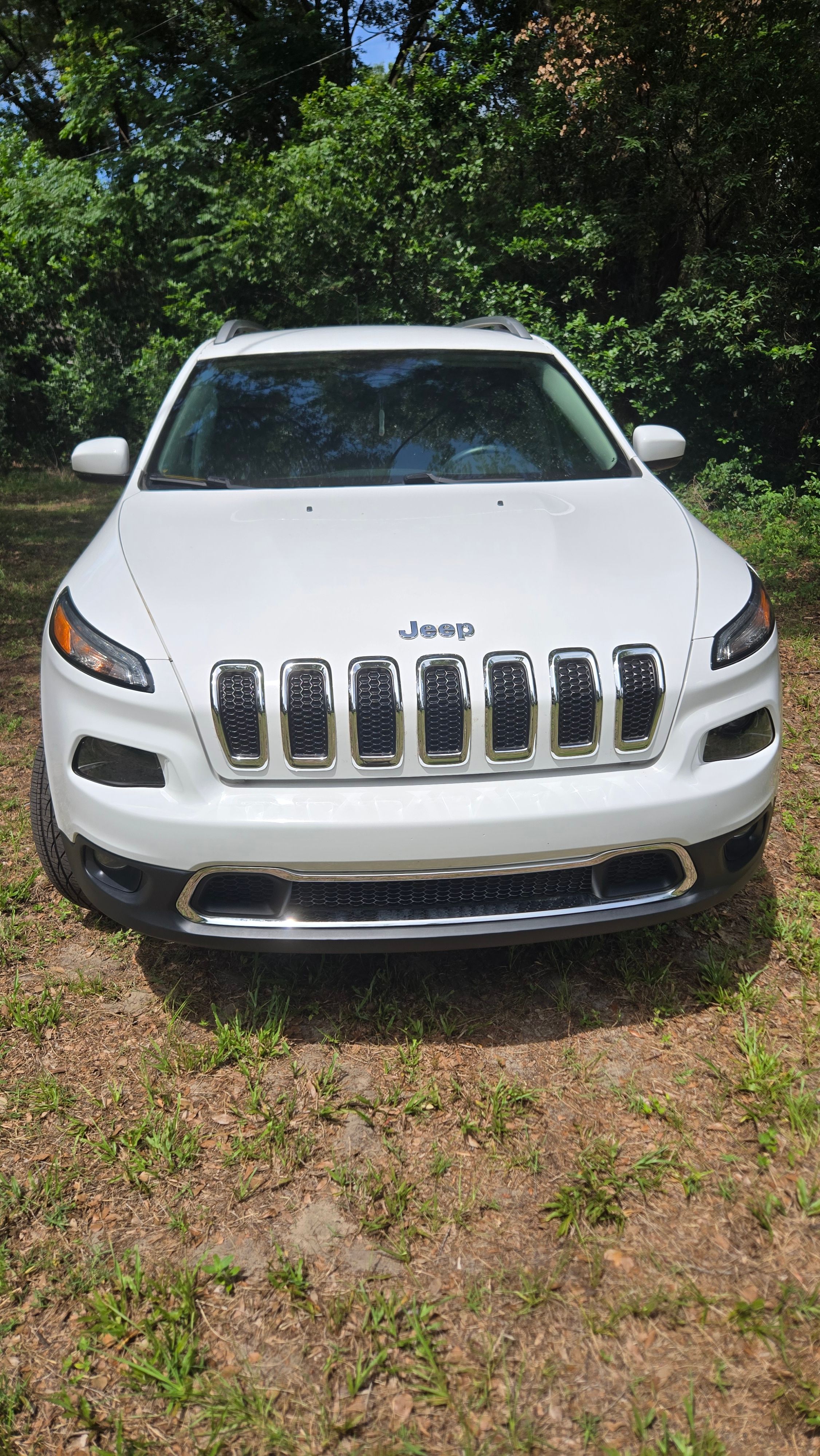 Used 2017 Jeep Cherokee Limited AWD/4WD image 2