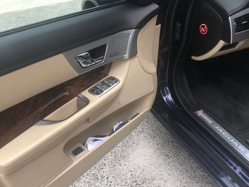 Used 2015 Jaguar XF Premium image 6