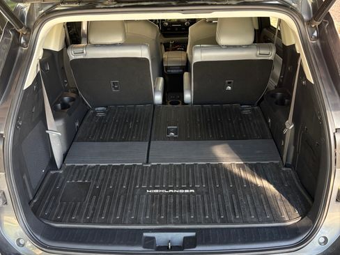 Used 2021 Toyota Highlander Limited AWD/4WD image 16