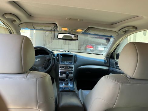 Used 2012 INFINITI G37 Journey w/ Premium Pkg image 8