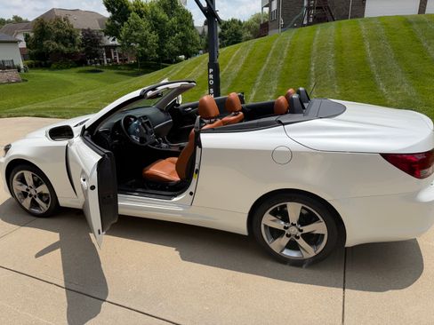 Used 2011 Lexus IS 250C w/ Luxury Pkg RWD image 1
