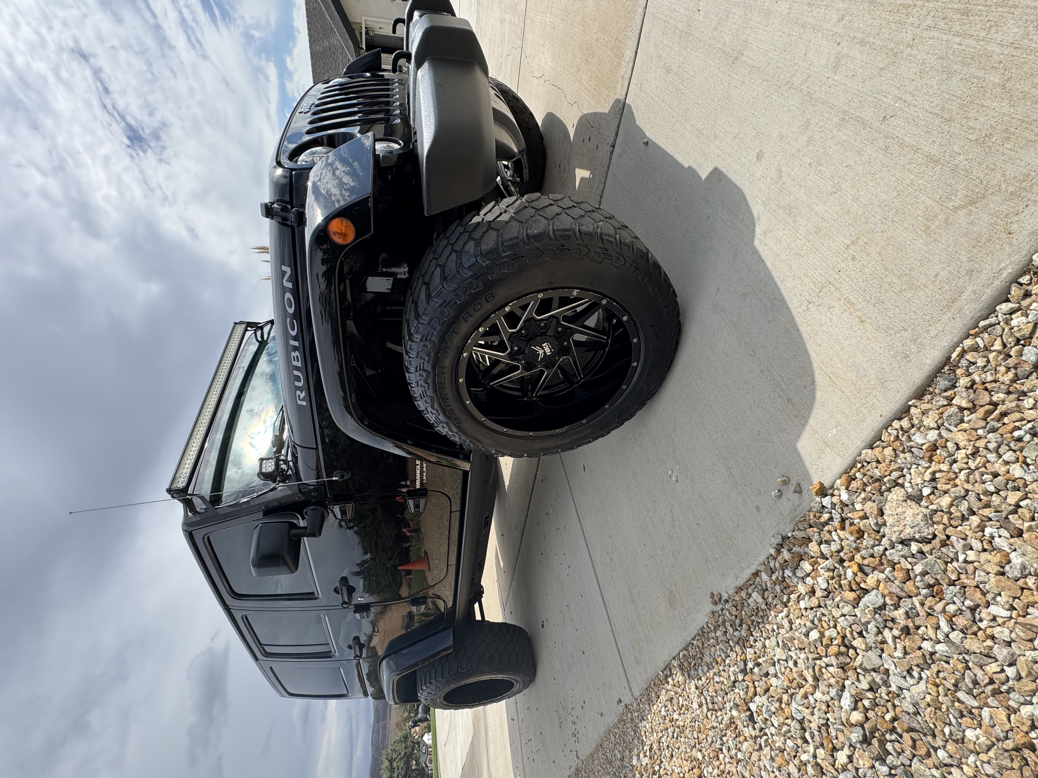Used 2018 Jeep Wrangler Unlimited Rubicon w/ Connectivity Group AWD/4WD image 2