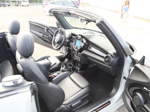 Used 2021 MINI Cooper John Cooper Works w/ 6.5" Touchscreen Package image 23