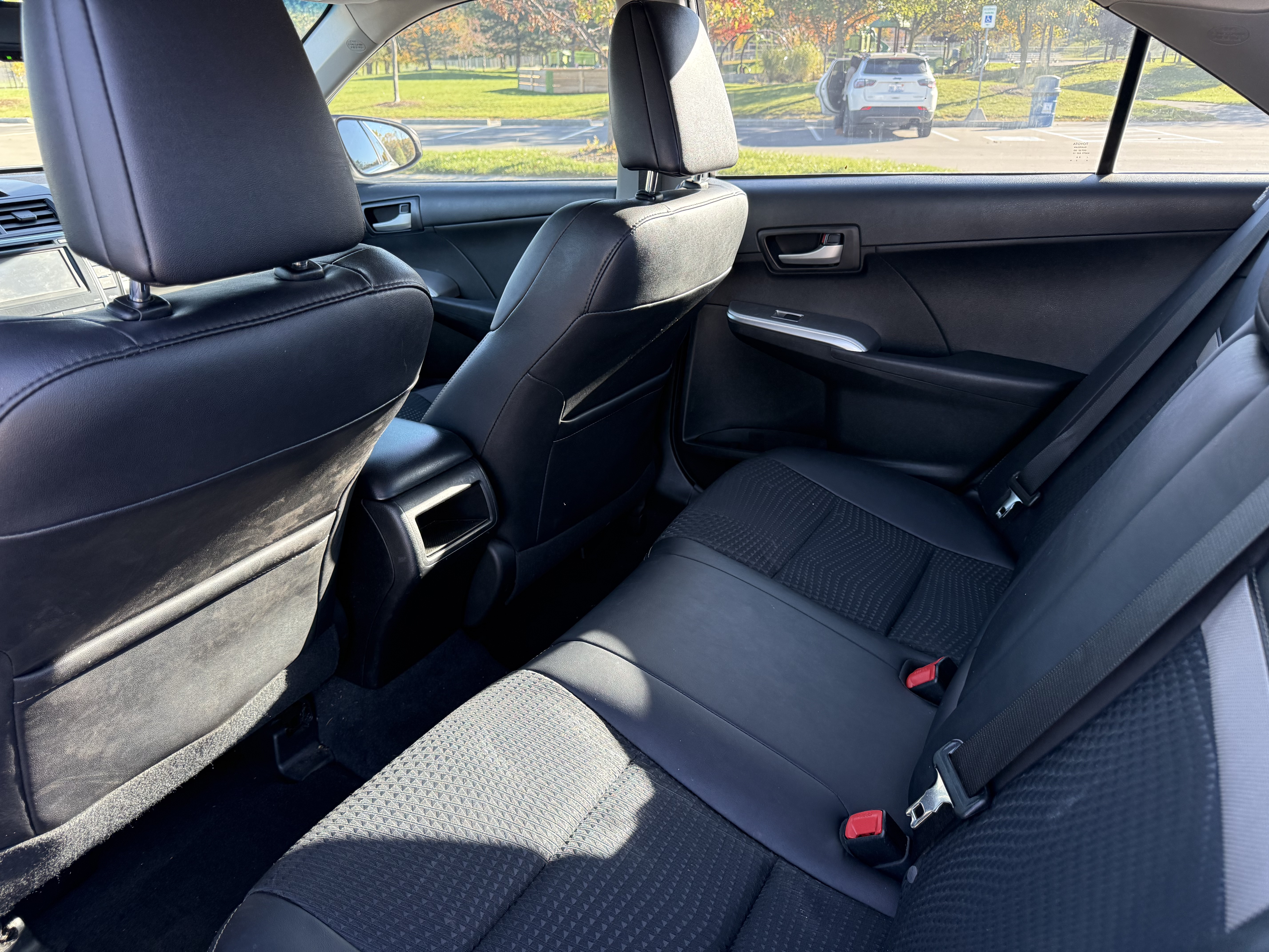 Used 2013 Toyota Camry SE w/ Convenience Pkg FWD image 5