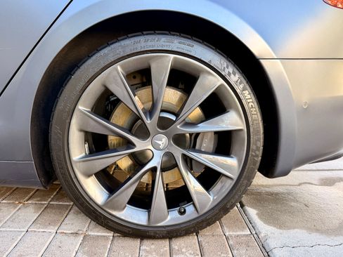 Used 2020 Tesla Model S Long Range Plus image 14