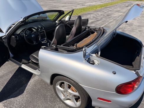 Used 2003 MAZDA MX-5 Miata LS RWD image 11