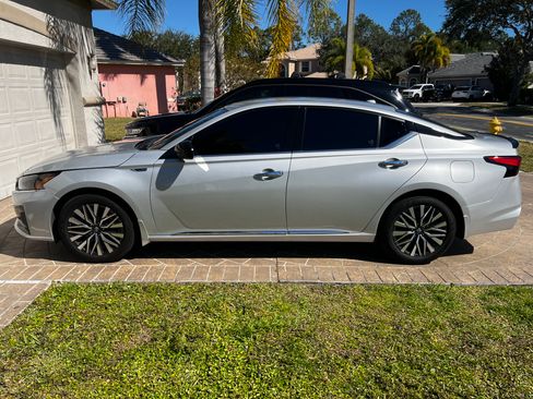 Used 2025 Nissan Altima 2.5 SV image 1