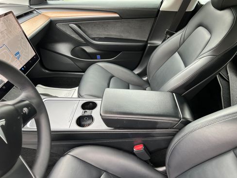 Used 2021 Tesla Model 3 Performance image 12