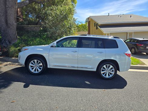 Used 2013 Toyota Highlander Limited image 1
