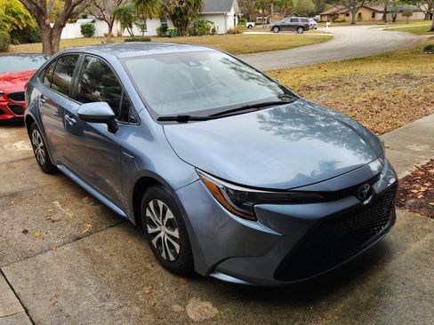 Used 2021 Toyota Corolla LE image 1