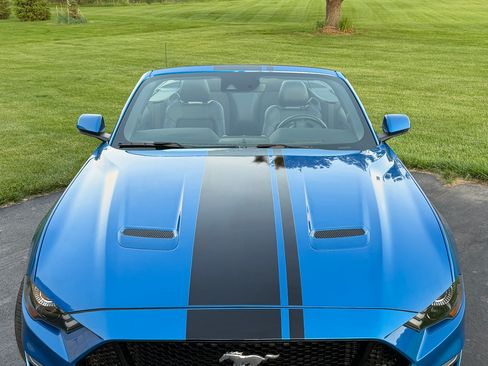 Used 2019 Ford Mustang GT Premium w/ Carbon Sport Interior Package RWD image 4
