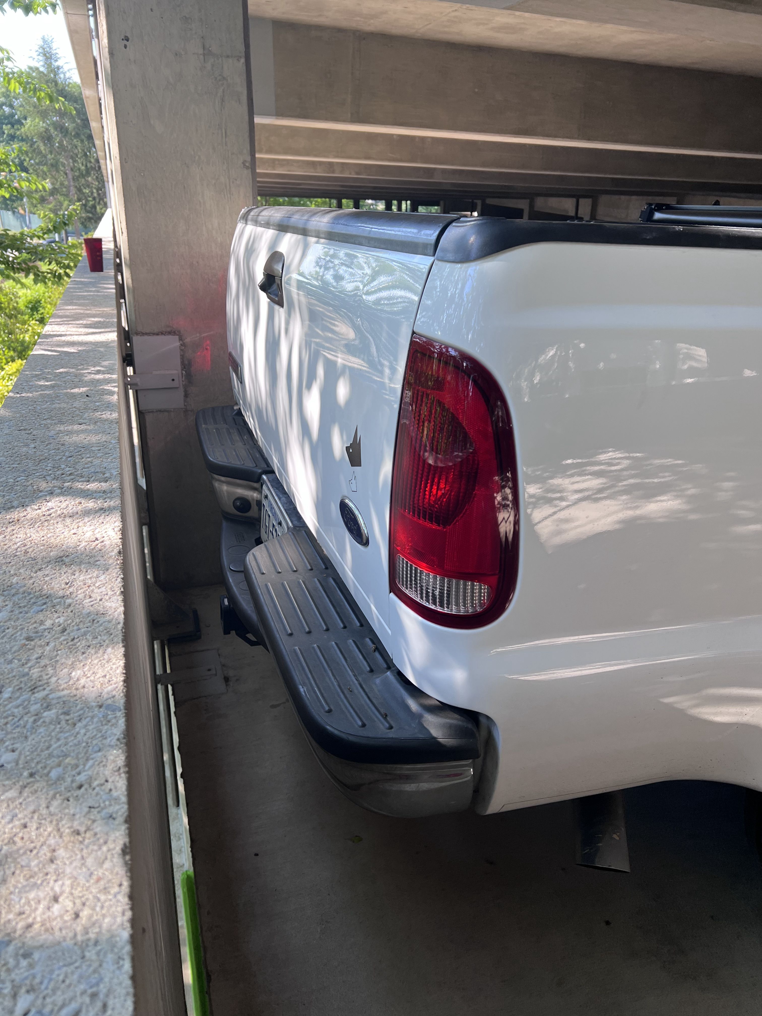 Used 2005 Ford F250 XLT AWD/4WD image 4