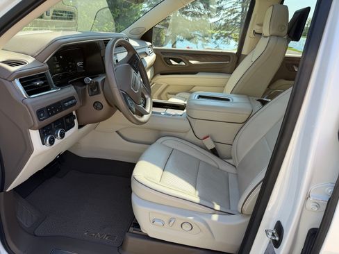 Used 2022 GMC Yukon Denali w/ Denali Ultimate Package AWD/4WD image 15