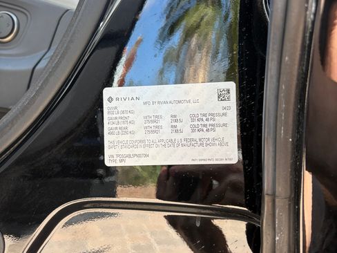 Used 2023 Rivian R1S Launch Edition AWD/4WD image 16