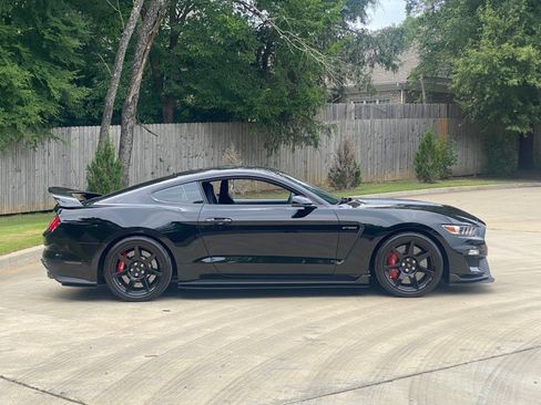 Used 2018 Ford Mustang Shelby GT350R w/ GT350R Equipment Group 920A RWD image 4