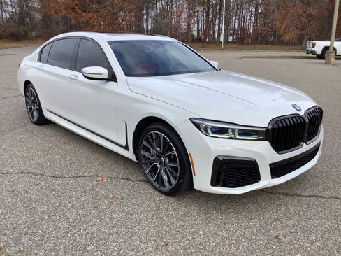 Used 2020 BMW 750i xDrive w/ Autobahn Package image 6