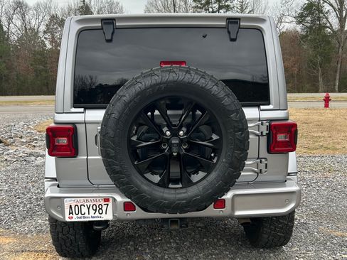 Used 2020 Jeep Wrangler Unlimited Sahara image 5