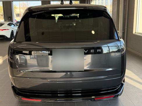 Used 2025 Land Rover Range Rover Long Wheelbase SE image 15