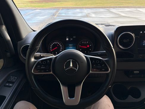Used 2023 Mercedes-Benz Sprinter 2500 image 12