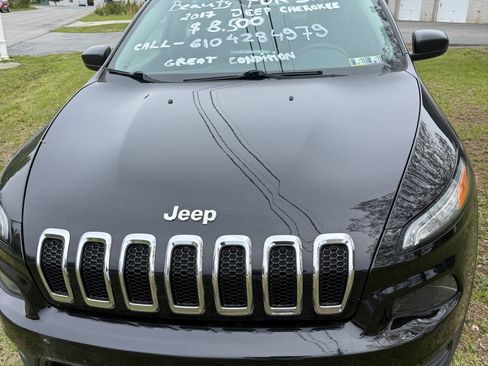 Used 2017 Jeep Cherokee Sport AWD/4WD image 1