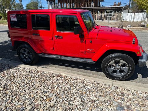 Used 2017 Jeep Wrangler Unlimited Sahara w/ Max Tow Package image 17