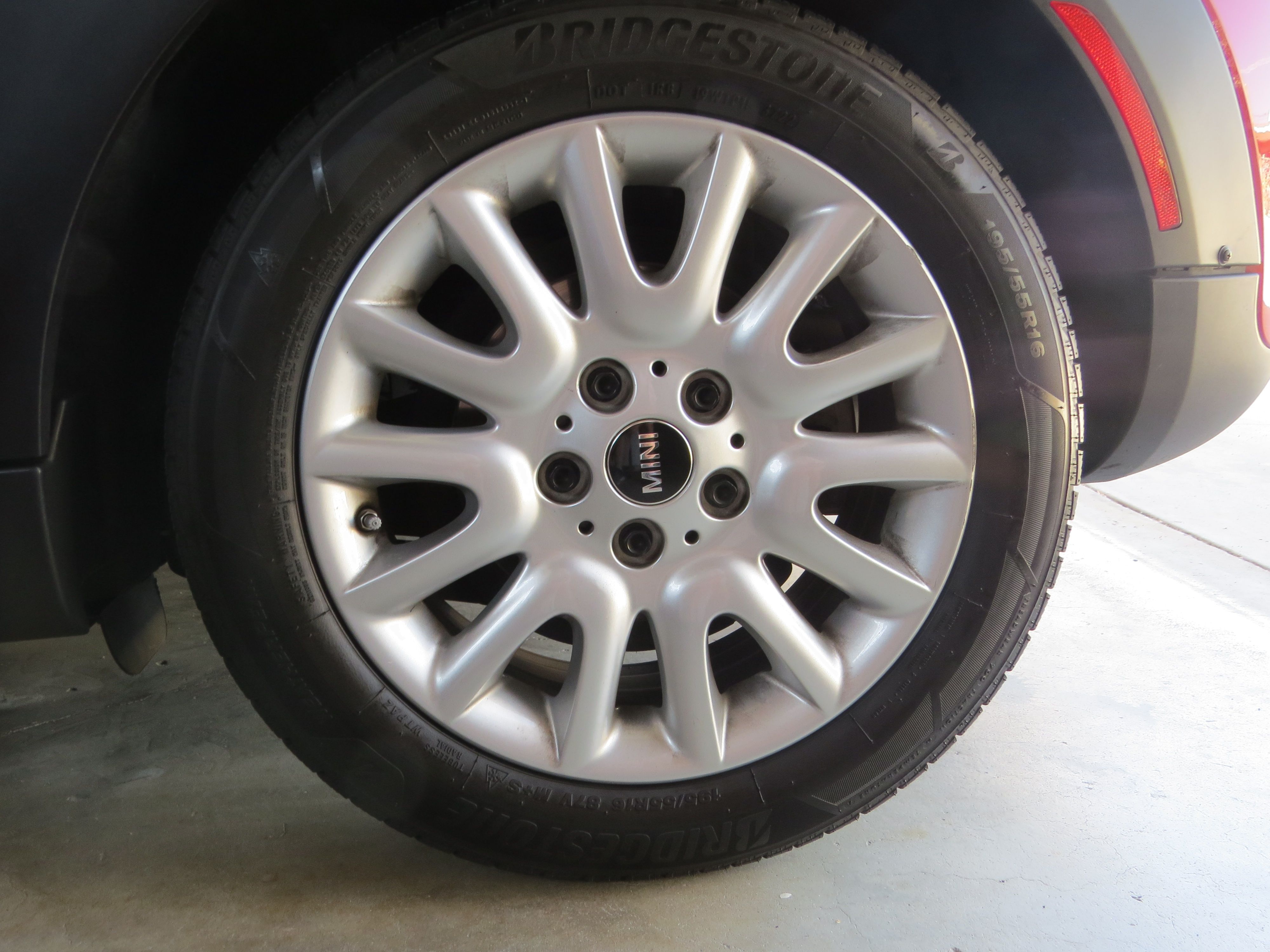 Used 2015 MINI Cooper 4-Door Hardtop FWD image 9