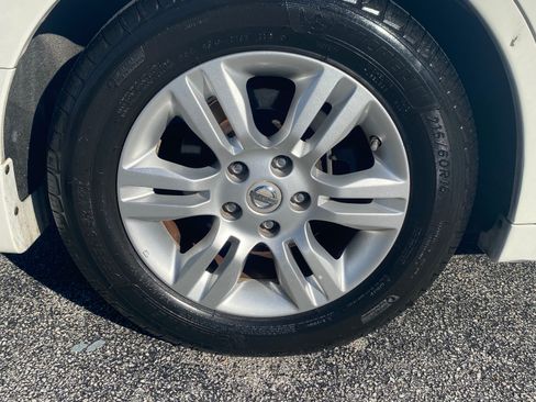 Used 2011 Nissan Altima 2.5 SL w/ 2.5SL Pkg FWD image 13