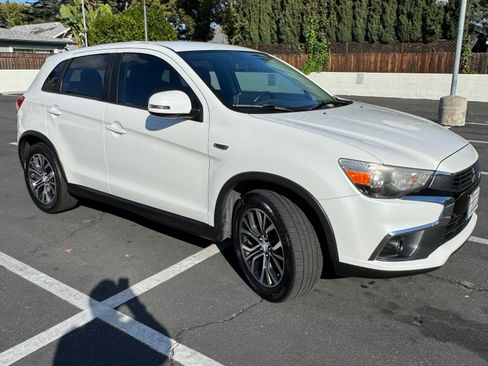 Used 2016 Mitsubishi Outlander Sport ES image 1