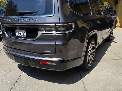 Used 2022 Jeep Grand Wagoneer Series III image 12