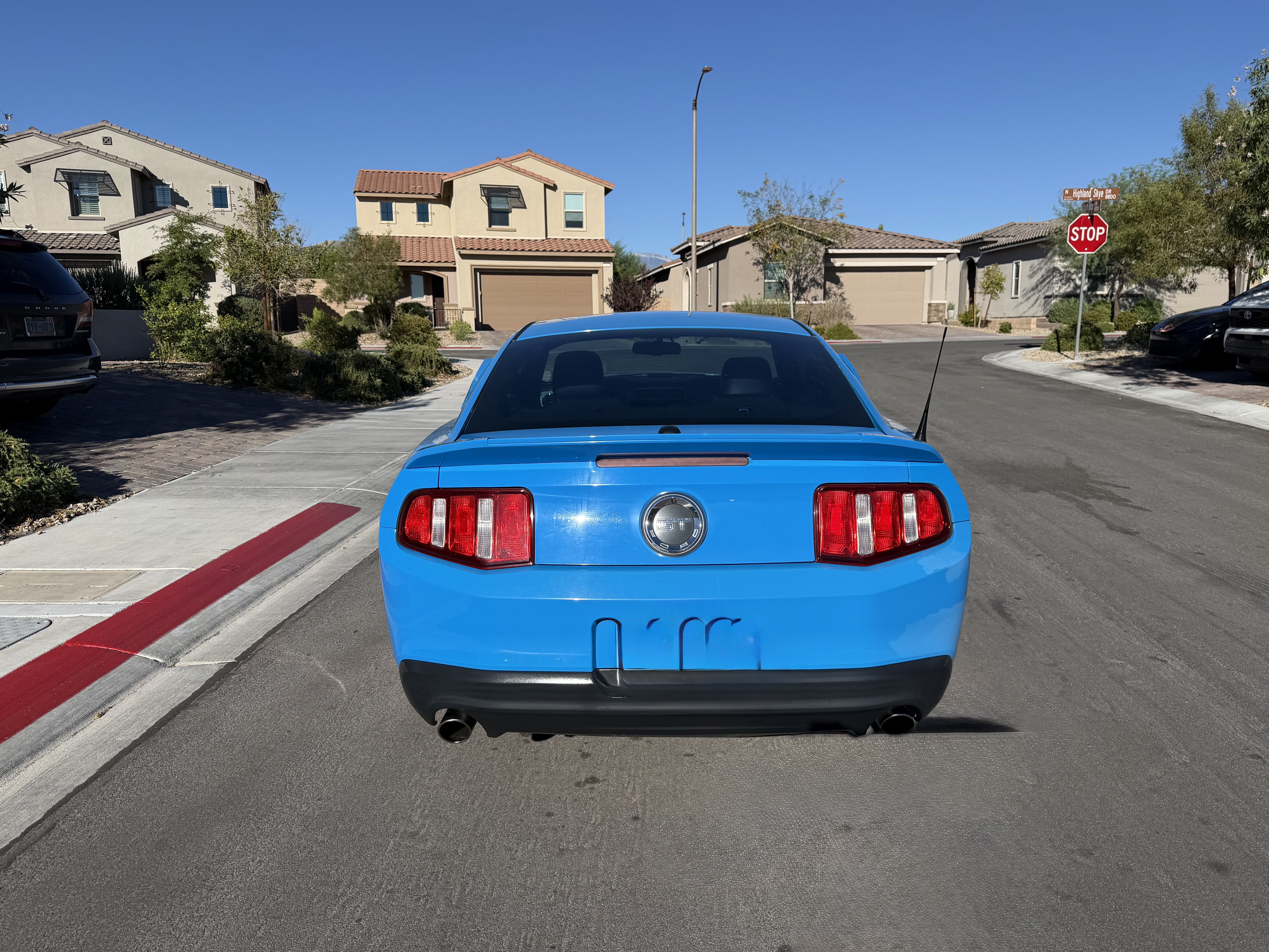 Used 2010 Ford Mustang GT RWD image 2