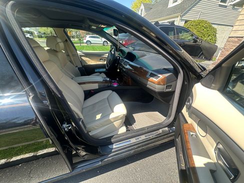 Used 2008 BMW 750i RWD image 4