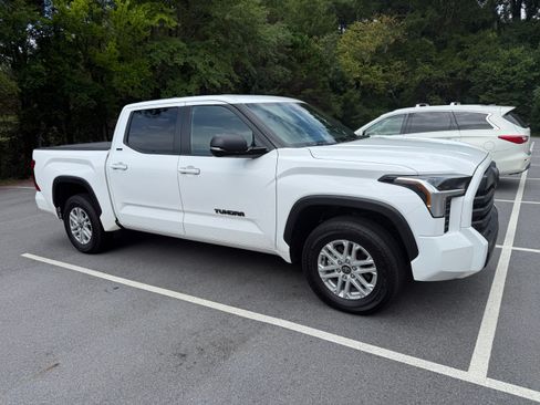 Used 2026 Toyota Tundra SR5 w/ SR5 Premium Package AWD/4WD image 1