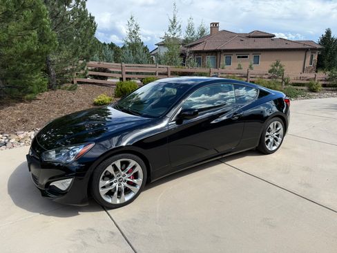 Used 2013 Hyundai Genesis 3.8 image 1