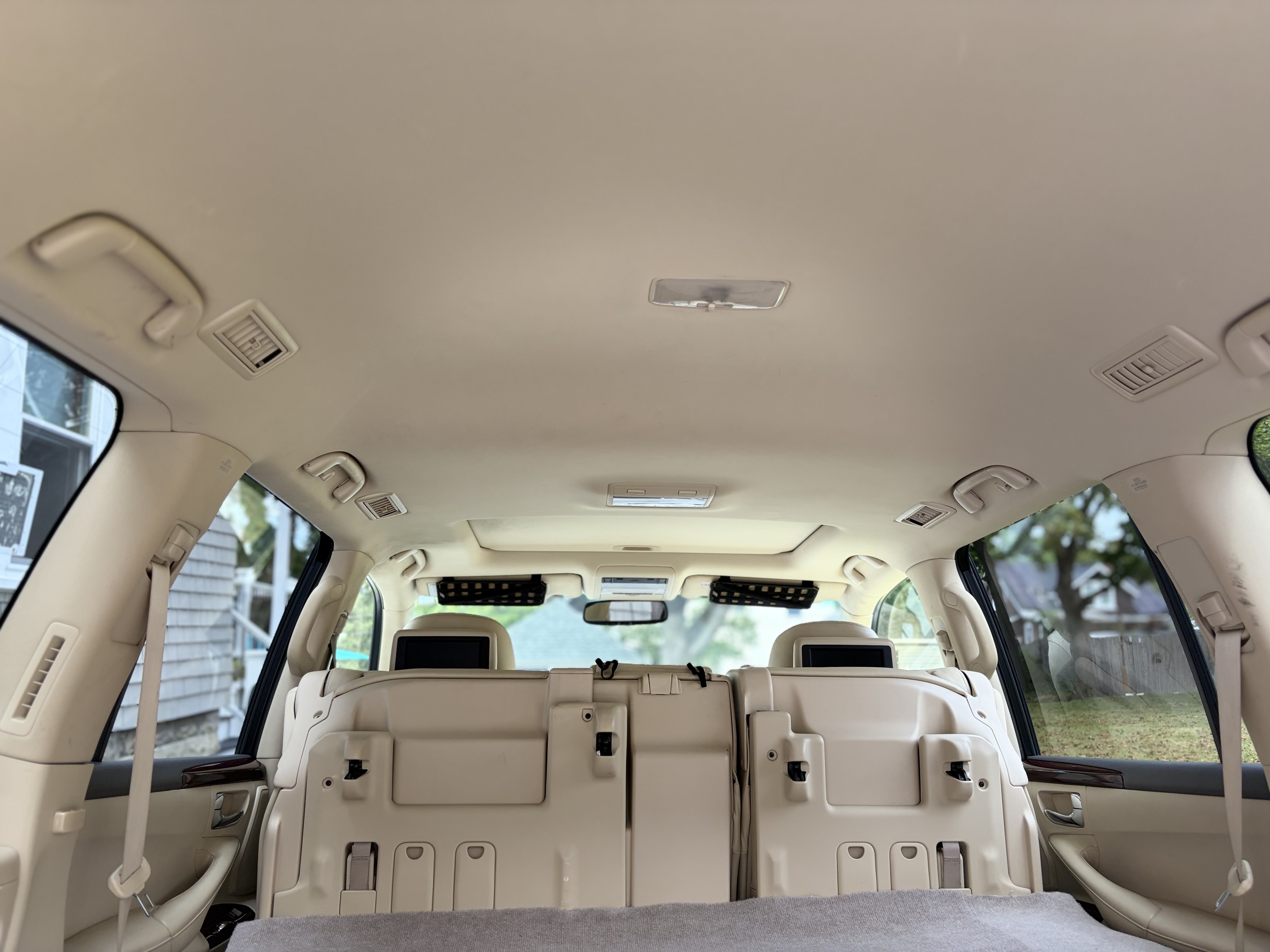 Used 2013 Lexus LX 570 4WD w/ Luxury Pkg image 19